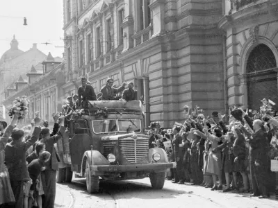 Osvoboditelji v mestu pred osemdesetimi leti / Foto: Rudi Stopar/hrani Muzej Novejše In Sodobne Zgodovine Slovenije
