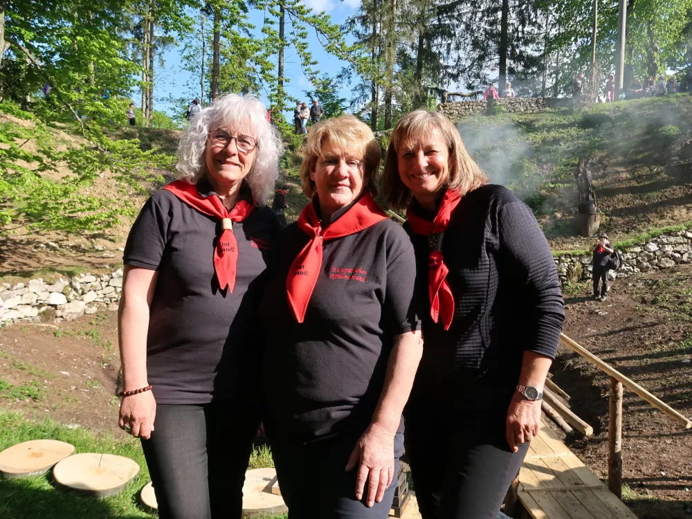 Lokovec, kovaštvo, oglarstvo, prižig kope miru, oglje, oglarska kopa, oglarjenje / Foto: Nataša Bucik Ozebek