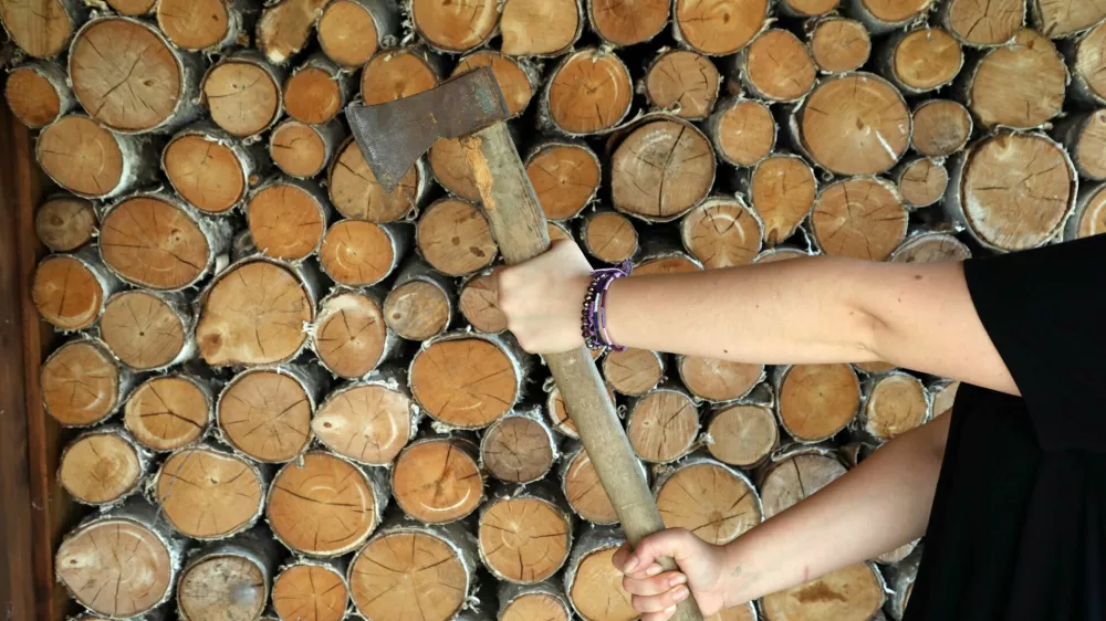 sekira 13.10.2023 – simbolična fotografija – kurilna sezona - ogrevanje – kurjava - //FOTO: Tomaž Skale