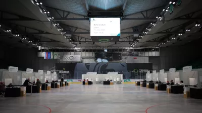 Ljubljana, Hala Tivoli.Predcasno glasovanje na zakonodajnem referendumu.