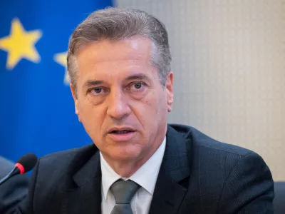 Ljubljana, vlada.Novinarska konferenca, na kateri so predstavili novo obrambno in varnostno politiko za vecjo odpornost Slovenije.Predsednik vlade Robert Golob.