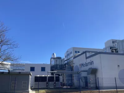 Večji del tovarne je po treh letih že obnovljen. Foto: Špela Ferlin