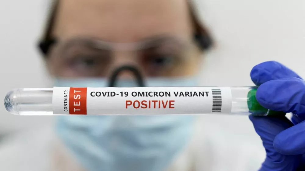 FILE PHOTO: Test tube labelled "COVID-19 Omicron variant test positive" is seen in this illustration picture taken January 15, 2022. REUTERS/Dado Ruvic/Illustration/File Photo