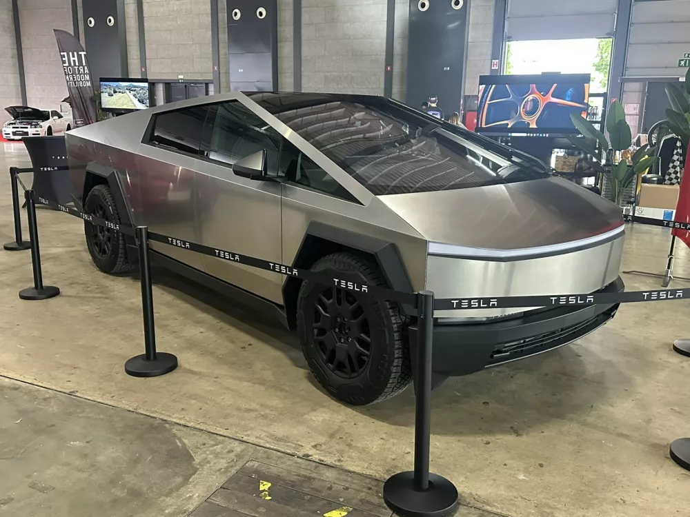 Tesla cybertruck je res pravi posebnež. / Foto: Matjaž Terzič