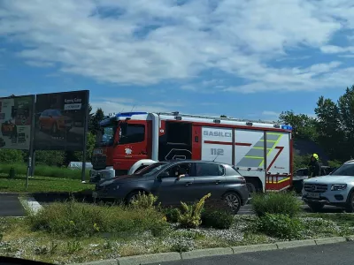 Požar vozila pri Vrhniki. Foto: bralka