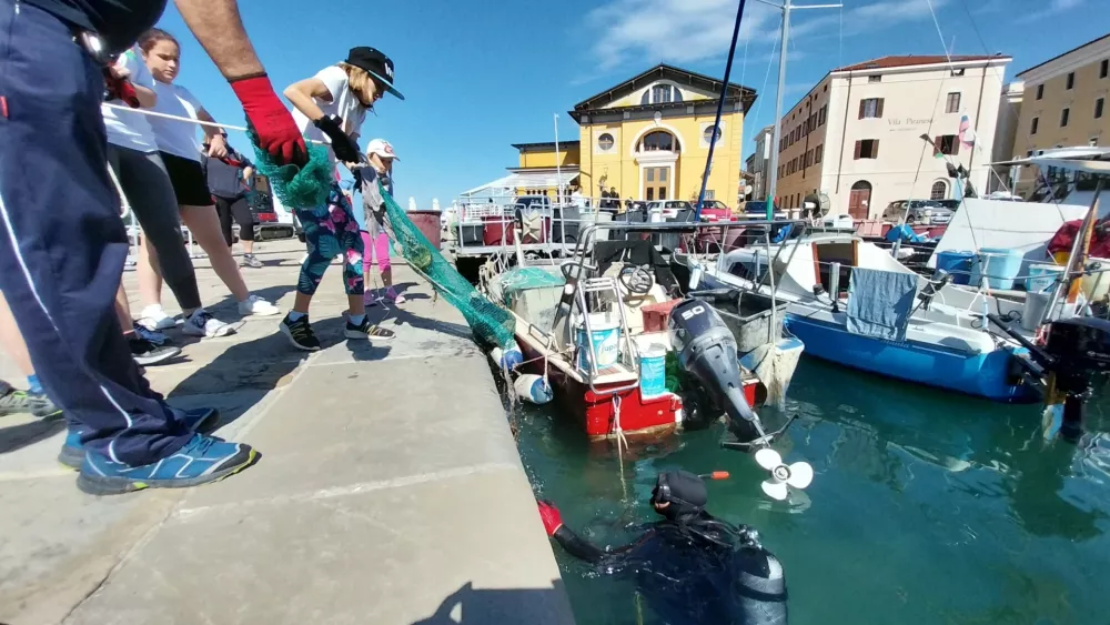 V slogi je moč so dokazali tudi mladi piranski gasilci. Foto: Vesna Levičnik