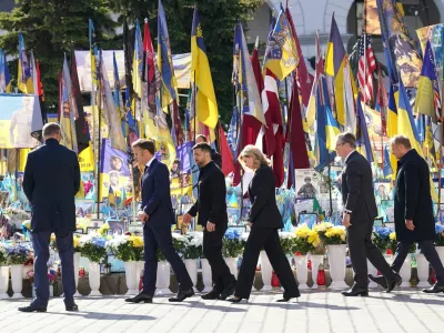 German Chancellor Friedrich Merz, French President Emmanuel Macron, Ukrainian President Volodymyr Zelenskiy and his wife Olena Zelenska, Britain's Prime Minister Keir Starmer, and Poland's Prime Minister Donald Tusk visit Maidan Square, as European leaders meet for further talks on the so-called "coalition of the willing", in Kyiv, Ukraine May 10, 2025. Stefan Rousseau/Pool via REUTERS