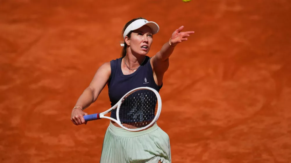 Tennis - Italian Open - Foro Italico, Rome, Italy - May 10, 2025 Danielle Collins of the U.S. in action during her round of 32 match against Poland's Iga Swiatek REUTERS/Aleksandra Szmigiel