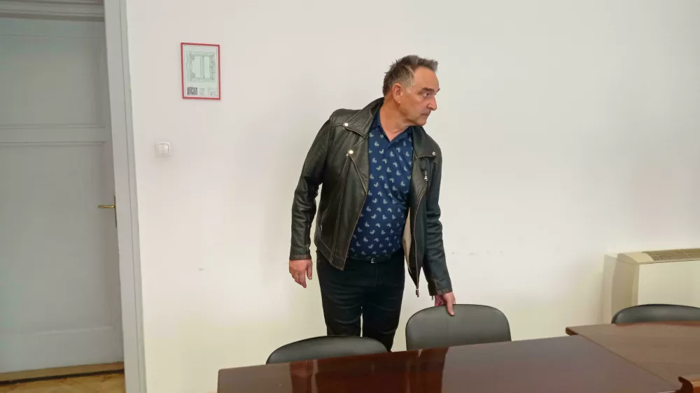 Robert Salkić krivde za povzročitev smrti iz malomarnosti ne priznava. Foto: Tamara Krivec