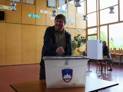 - 11.05.2025. Referendum 2025, OŠ Dobrova. Foto: Bojan Velikonja 