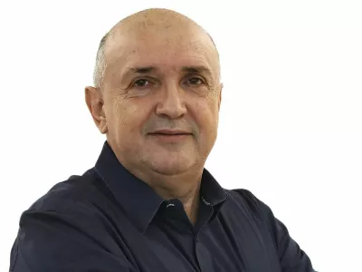 Darijan Košir- Redakcija Dnevnik 2024 - portreti za komentarje in kolumne - kolumnisti - komentatorji – novinarji - portret //FOTO: Luka Cjuha