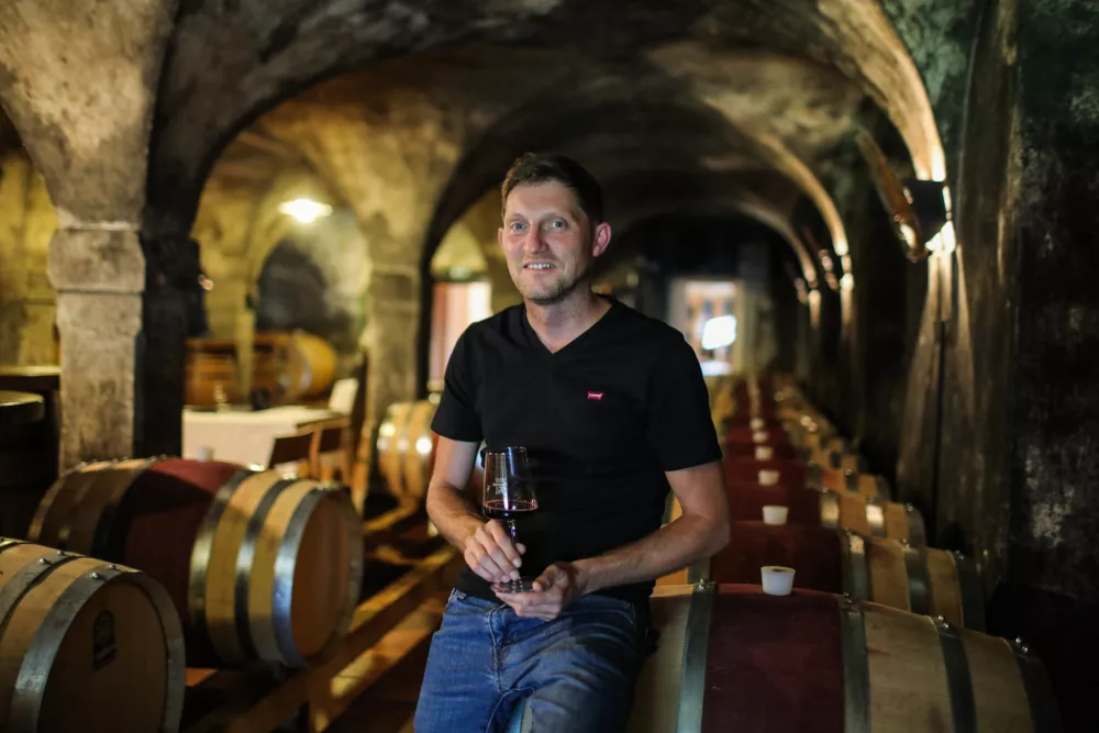 ﻿Jure Grubar, glavni enolog in direktor Kleti Krško - 26.08.2021 - Klet Krško - največja vinska klet v vinorodni deželi Posavje - Kmečka zadruga Krško, z. o. o. Rostoharjeva ul. 88 //FOTO: Bojan Velikonja