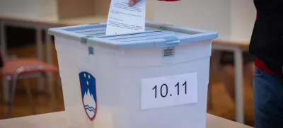 Radomlje, Kulturni dom Radomlje.Predsednica republike Natasa Pirc Musar je svoj glas na referendumu oddala na voliscu v Kulturnem domu Radomlje.