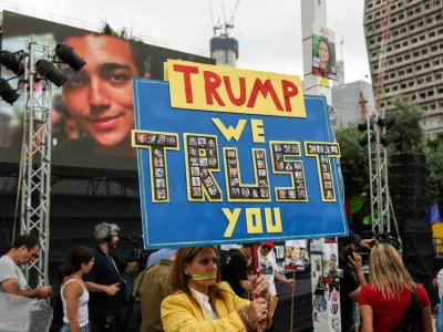 A person holds a placard, on the day Israeli-American hostage Edan Alexander, who was kidnapped during the deadly October 7 attack, is expected to be released from captivity by Hamas in Gaza, in Tel Aviv, Israel May 12, 2025. REUTERS/Ronen Zvulun   TPX IMAGES OF THE DAY