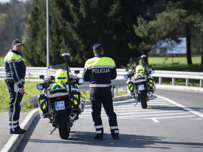 prometni nadzorpolicija - simbolična fotografijaprometna policijavarnost v prometupolicija na motorjihmotoristična policijaprehitri voznikiavtocestna policija08.04.2025 Policijski nadzor, počivališče PovodjeFOTO: Nik Erik Neubauer