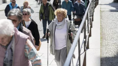 Klicni center 114 bo s 15. majem prevzel novo nalogo ter starejšim in drugim zainteresiranim poleg informacij o poplavah in pokojninski reformi ponujal tudi informacije o dolgotrajni oskrbi. Fotografija je simbolična. Foto: Nik Erik Neubauer Q