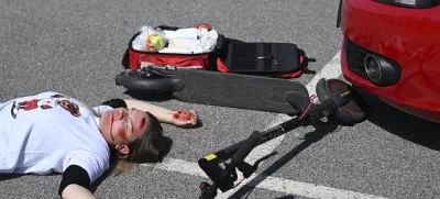 V prometnih nesrečah si uporabniki električnih skirojev največkrat poškodujejo glavo, zapestja in prsni koš. Fotografija je simbolična. Foto: Nik Erik Neubauer