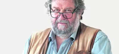 14.06.2017 - Ervin Hladnik Milharcic, kolumnist- Dnevnik 2017 - portreti za komentarje in kolumne - kolumnisti - novinarji - novinar//FOTO: Tomaz Skale ------PERMANENT !!!COLOR za kolumno