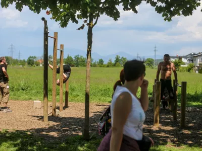 V MOL presegajo državno povprečje gibalnih sposobnosti osnovnošolcev. Pomembno vlogo ima pri tem občina – tako z dostopnostjo športnorekreacijskih dejavnosti kot tudi z razvojem varnih površin za gibanje in aktivni transport. Foto: Bojan Velikonja