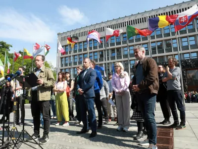25 sindikatov in civilnodružbenih organizacij je poslanske skupine javno pozvalo k sprejemu treh amandmajev k predlagani pokojninski reformi, s katerimi bi črtali tri bistvene parametre reforme – dvig upokojitvene starosti, daljše referenčno obdobje in novo formulo indeksacije. Foto: Tomaž Skale