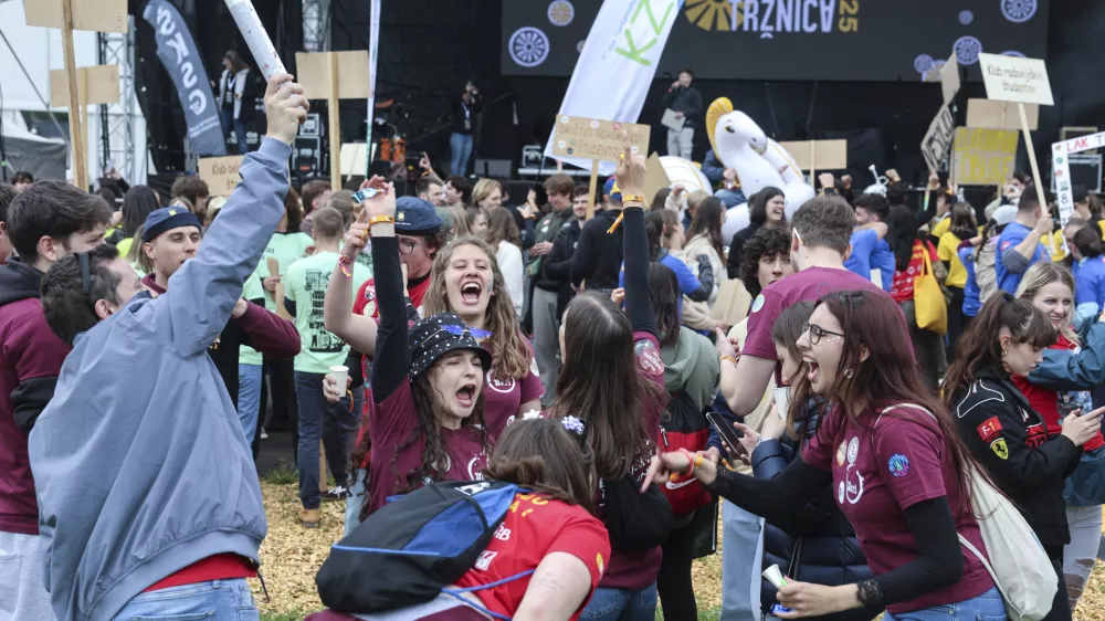 - 08.05. 2025 - Škisova tržnica - študentje, alkohol, igre, zabava//FOTO: Jaka Gasar