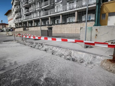Začela se je sanacija obalnega območja pred Gledališčem Tartini in hotelom Piran. Foto: Občina Piran