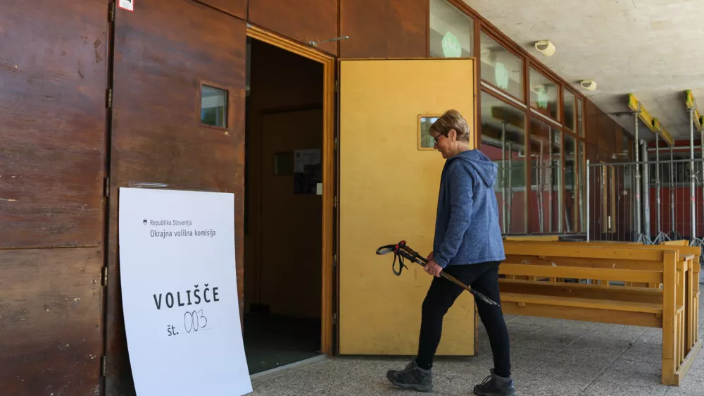 - 11.05.2025. Referendum 2025, OŠ Dobrova. Foto: Bojan Velikonja 