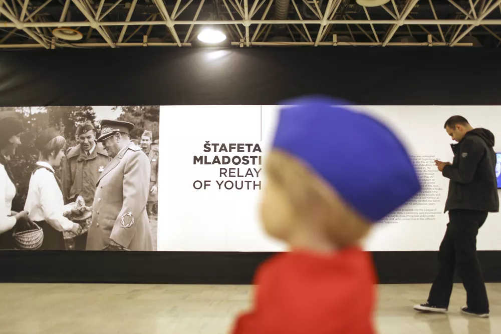 ﻿pionir - štafeta mladosti- 7.11.2013 - Tito - obraz Jugoslavije; - razstava predstavlja osebnost in življenje maršala Josipa Broza Tita, predsednika socialistične Jugoslavije in enega najbolj karizmatičnih državnikov svojega časa.     //FOTO: Jaka Gasar / Foto: Jaka Gasar