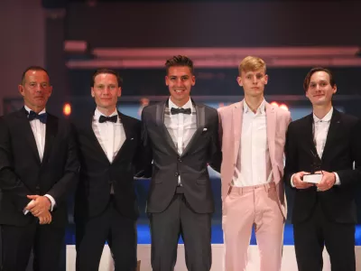 - Enzo Smrekar, predsednik SZS, Anže Lanišek, Timi Zajc, Lovro Kos, Domen Prevc,- 15.05.2025. - Večer Šampionov Smučarske Zveze Slovenije.//FOTO: Bojan Velikonja