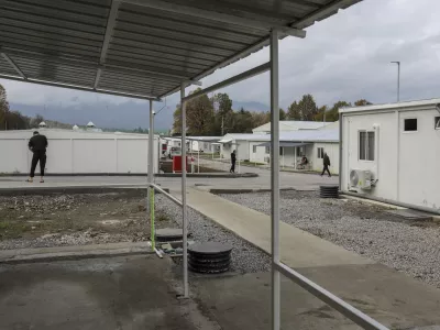 - 03.11.2022 – Orehek pri Postojni - delavsko naselje za turške delavce, ki gradijo drugi tir železniške proge med Koprom in Divačo – turški delavci //FOTO: Jaka Gasar