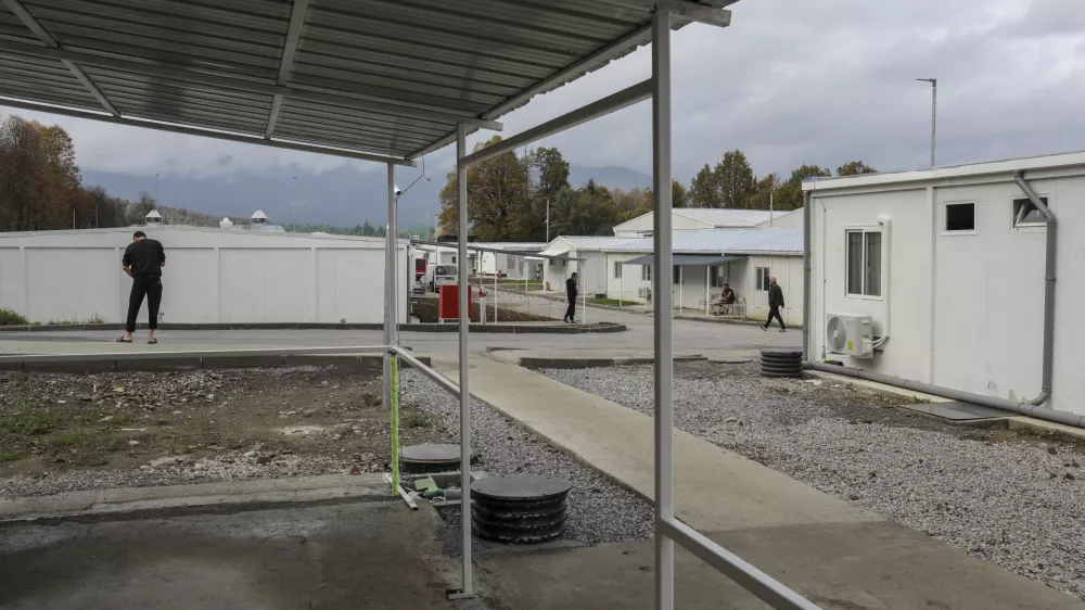 - 03.11.2022 – Orehek pri Postojni - delavsko naselje za turške delavce, ki gradijo drugi tir železniške proge med Koprom in Divačo – turški delavci //FOTO: Jaka Gasar