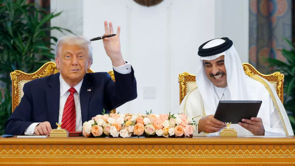 U.S. President Donald Trump and Qatar's Emir Tamim bin Hamad Al Thani attend a signing ceremony in Doha, Qatar, May 14, 2025. REUTERS/Brian Snyder   TPX IMAGES OF THE DAY
