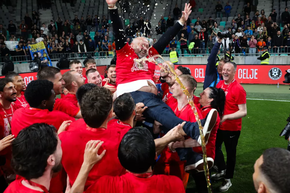 - Zmagovalci Celje. predsednik kluba. 14.05.2025. - Nogomet, finale pokala Union, NK Koper - NK Celje. Foto: Bojan Velikonja 