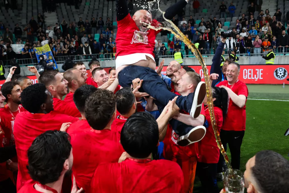 - Zmagovalci Celje. predsednik kluba. 14.05.2025. - Nogomet, finale pokala Union, NK Koper - NK Celje. Foto: Bojan Velikonja 