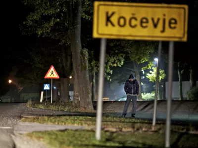 - Kočevje 2011 - vandalizem - številni nočni požigi - razmišljajo o policijski uri, da bi vsem mlajšim od 16 let po 22. uri prepovedovali zbiranje na prostem  //FOTO: Jaka Adamič 