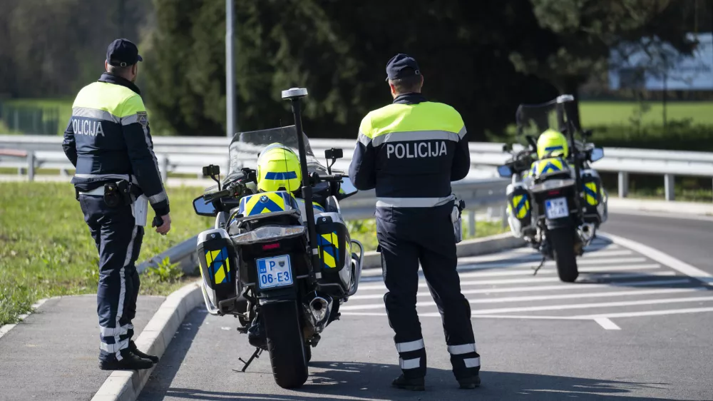 prometni nadzorpolicija - simbolična fotografijaprometna policijavarnost v prometupolicija na motorjihmotoristična policijaprehitri voznikiavtocestna policija08.04.2025 Policijski nadzor, počivališče PovodjeFOTO: Nik Erik Neubauer