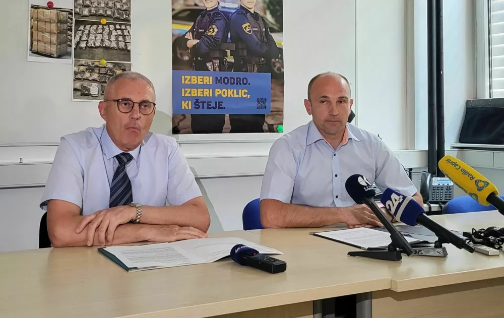 Nedjan Jerman, namestnik direktorice Furs Koper, in Dejan Grandič, vodja sektorja kriminalistične policije. Foto: PU Koper