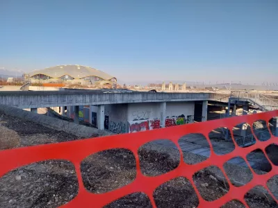 Športni park stožice -- nakupovalno središče Stožice - počistili del zemljišča ob Vojkovi cesti