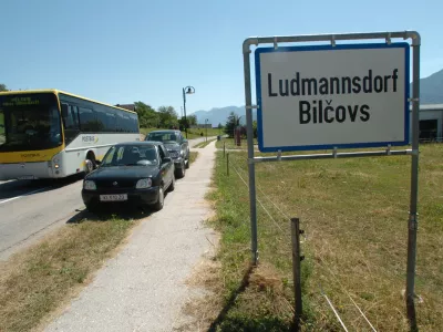 Bilčovs - Ludmannsdorf - dvojezično krajevno označevanje - - krajevne table razdelile slovensko manjšino -- Avstrijski parlament je zavrnil ustavni zakon o dvojezični topografiji na Koroškem , //FOTO: Tomaž SkaleOPOMBA: ZA OBJAVO V ČASOPISU DNEVNIK