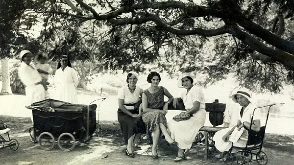 Aleksandrinke so bile pogumne Slovenke, ki so odšle v Egipt, da bi preživele svojo družino. Čeprav jim je bilo težko, so dobile novo znanje, se naučile novih jezikov ter postale zgled samostojnih in ekonomsko neodvisnih žensk.