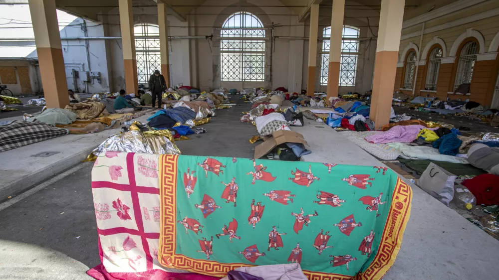 1.11.2024 - Trst - migranti - zapuščena pristaniška skladišča - pristanišče - začasna namestitev na migrantski poti - migracijeFOTO: LUKA CJUHA