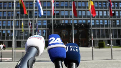 - 19.05.2022 – Simbolična fotografija - mediji - medijski zakon, mikrofon RTV, POP TV nova24 TV,  skupščina Trg republike – Parlament//FOTO: Tomaž Skale