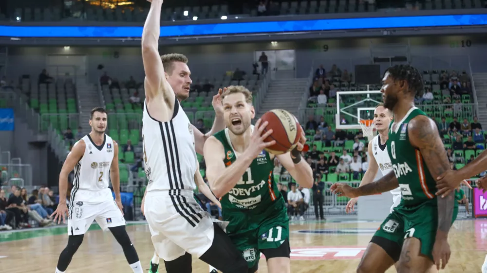 16.5.2025 košarka Olimpija Dubaj Foto Luka Cjuha