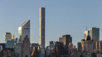 Kot svinčnik nad mestom / Foto: Istock