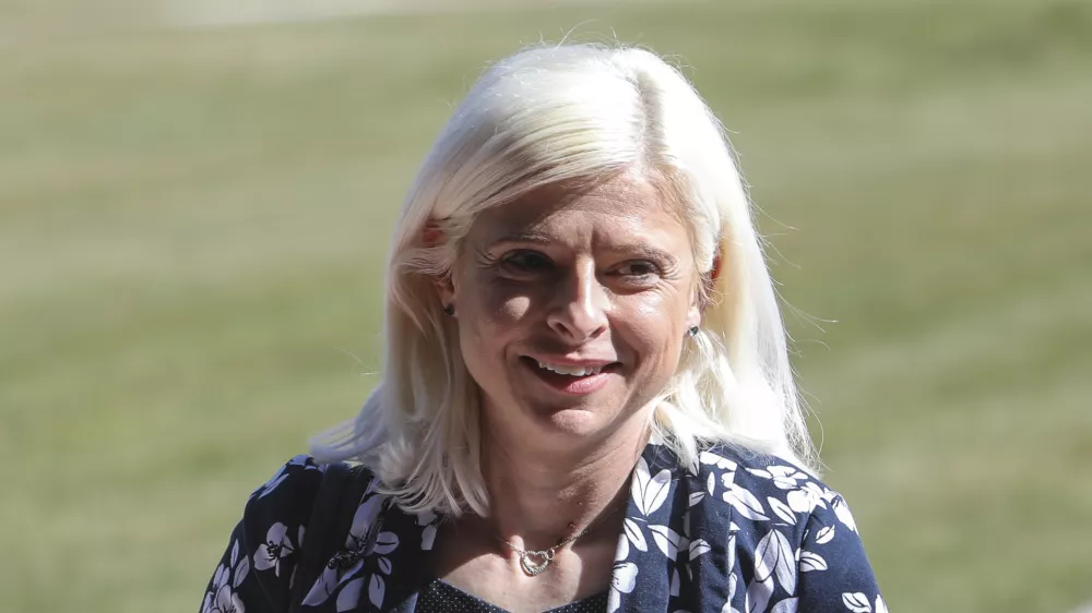 ﻿ministrica za delo, družino, socialne zadeve in enake možnosti Ksenija Klampfer (SMC) - 12.03.2019 – Vladna ekipa in koalicijski poslanci na Brdu - srečanje predsednika vlade Marjana Šarca s koalicijskimi partnerji – posvet o ukrepih v zdravstvu, velikih infrastrukturnih projektih in davčnem prestrukturiranju //FOTO: Jaka Gasar