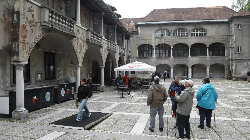 Svetniški klub Levica je predlagal, naj upravljalci mestnih financ iz osnutkov proračunov za prihodnji dve leti umaknejo postavko za nakup lastniškega deleža države na kompleksu Križank. Foto: Luka Cjuha