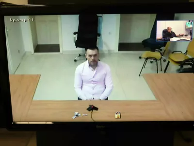 15.01.2025 - sodi&scaron;če, obtoženi Dino Muzaferović Cezar, osumljen umora na BrduSODNICA NE ŽELI BITI OBJAVLJENA, TAKO DA RAJE OBJAVI FOTOGRAFIJO, KJER JE NAMESTO SODNICE V KOTU STENSKA URAFoto: Tomaž Skale