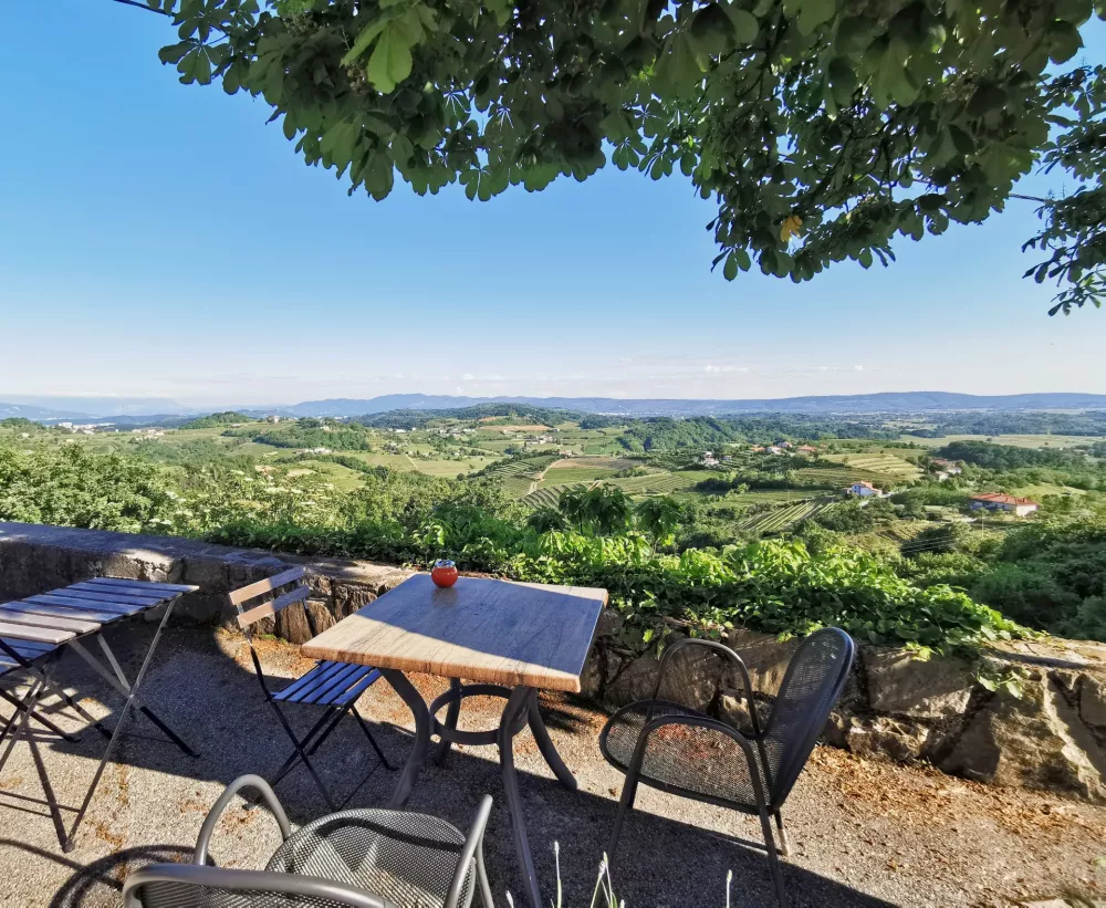 Okrepčevalnica na lepem razgledu