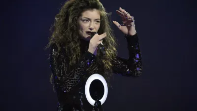 ﻿Singer Lorde accepts the International Female Solo Artist award at the BRIT Awards, celebrating British pop music, at the O2 Arena in London February 19, 2014. REUTERS/Toby Melville (BRITAIN - Tags: ENTERTAINMENT) (BRIT-WINNERS) FOR EDITORIAL USE ONLY. NOT FOR SALE FOR MARKETING OR ADVERTISING CAMPAIGNS