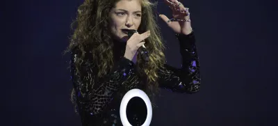 ﻿Singer Lorde accepts the International Female Solo Artist award at the BRIT Awards, celebrating British pop music, at the O2 Arena in London February 19, 2014. REUTERS/Toby Melville (BRITAIN - Tags: ENTERTAINMENT) (BRIT-WINNERS) FOR EDITORIAL USE ONLY. NOT FOR SALE FOR MARKETING OR ADVERTISING CAMPAIGNS